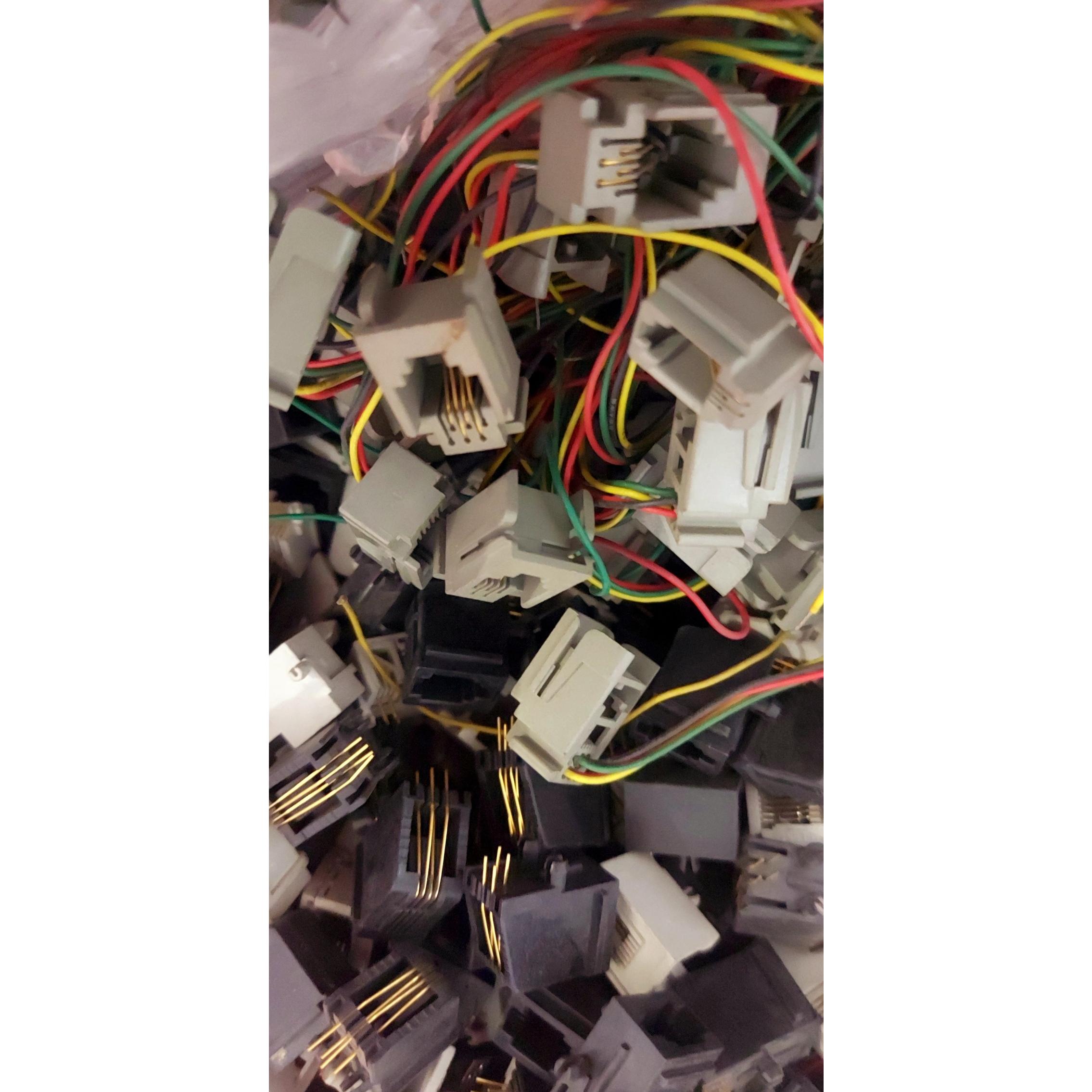 سوکت پین طلایی