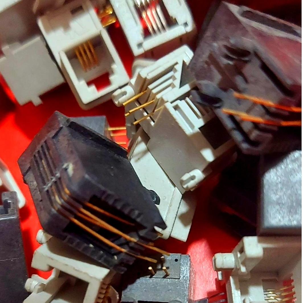 سوکت پین طلایی