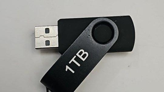 فلش 1 ترا بایت USB2