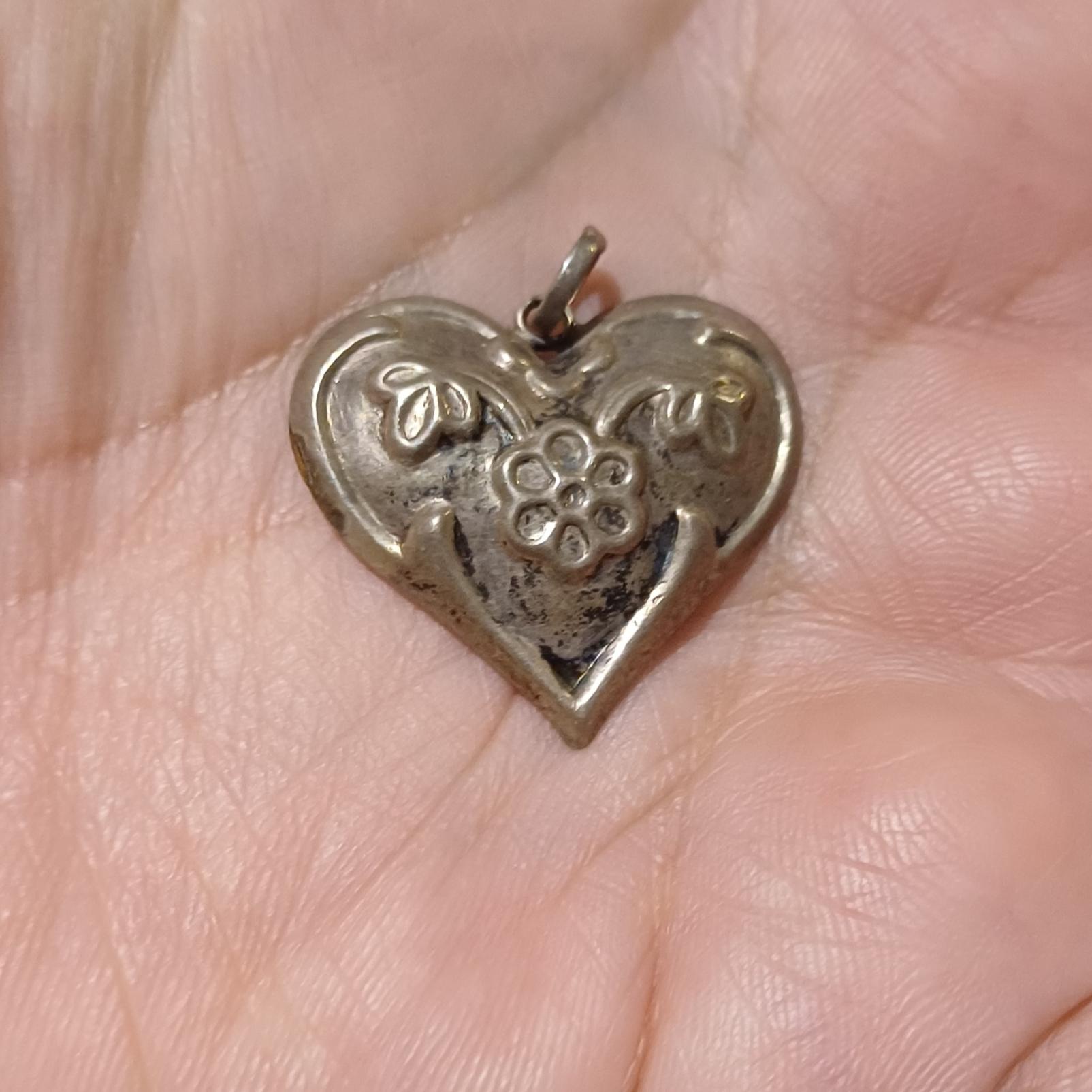 آویز نقره بسیار بسیار شیک و زیبا