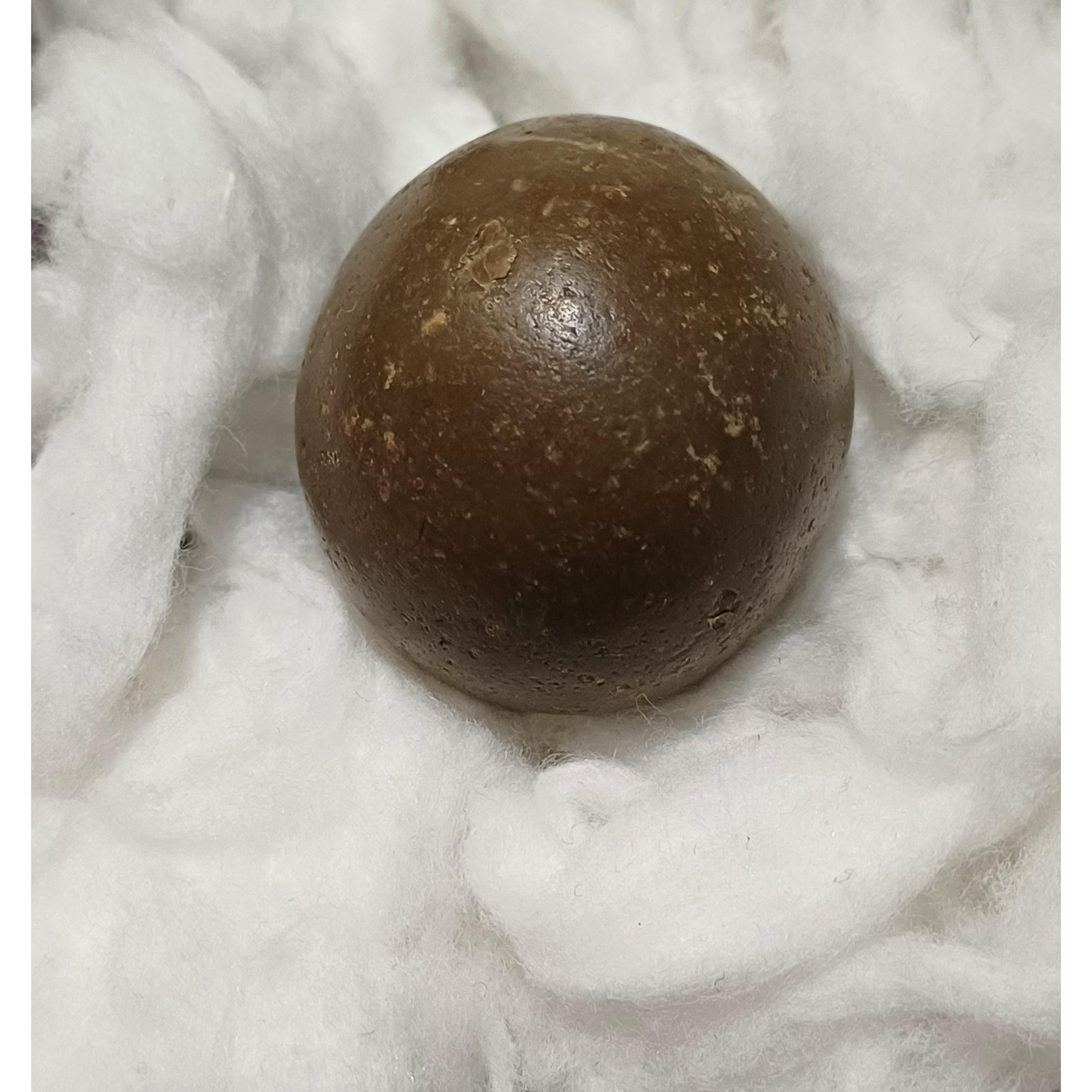 گوی سنگی بسیار قدیمی و زیبا مطابق تصویر