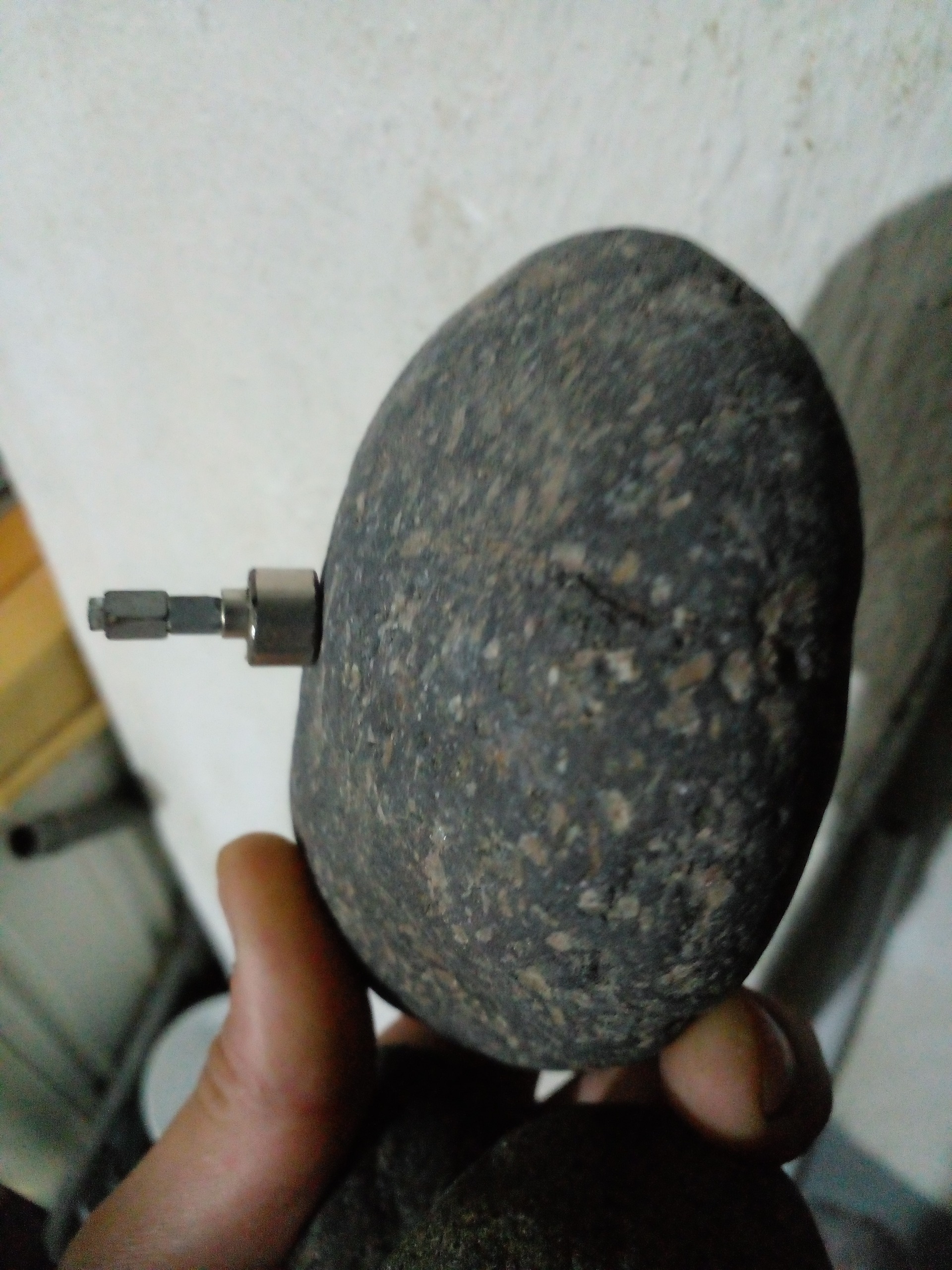 سنگ مشکوک به شهاب سنگ