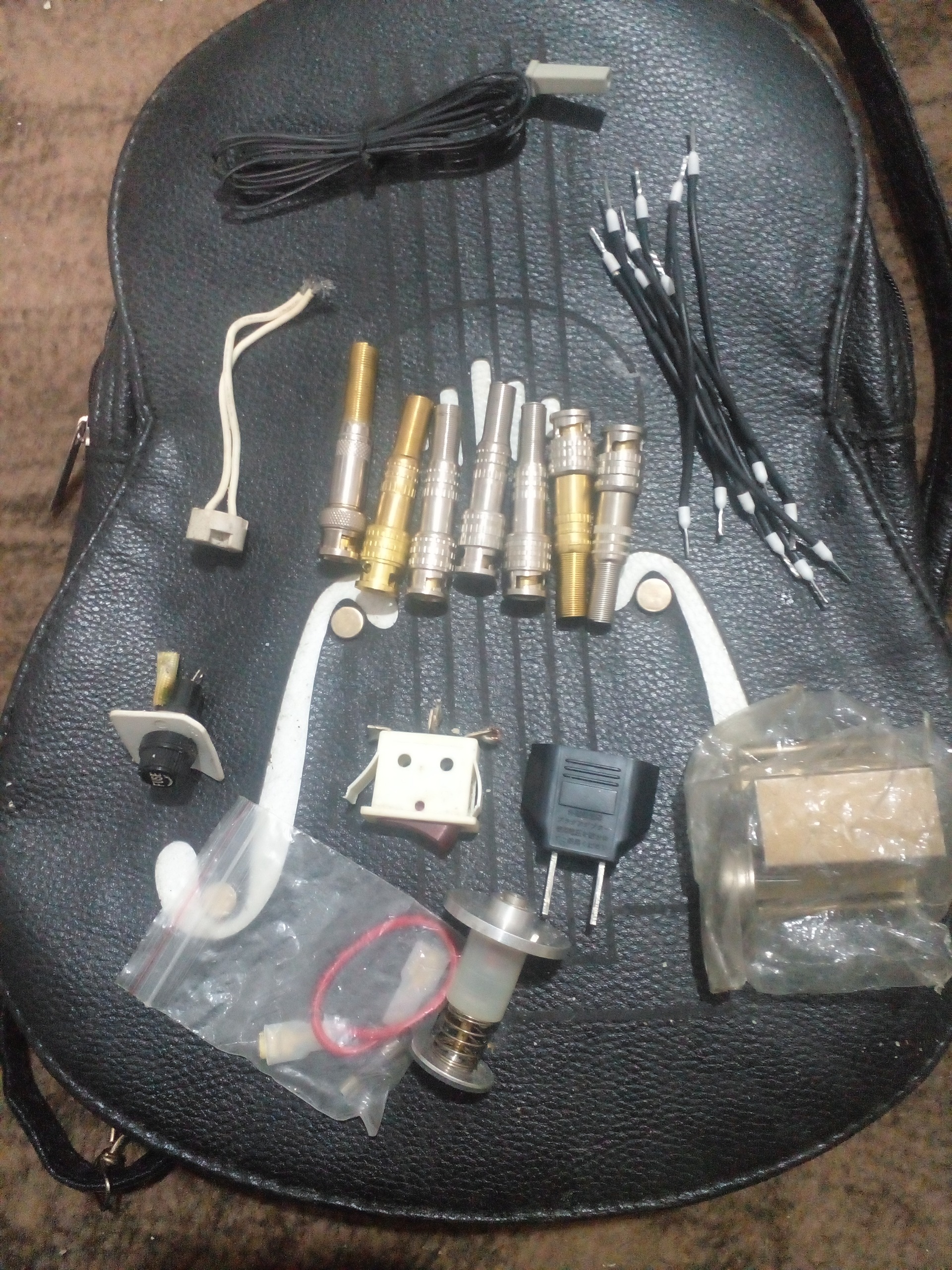 تعدادی لوازم برقی نو و در حد نو