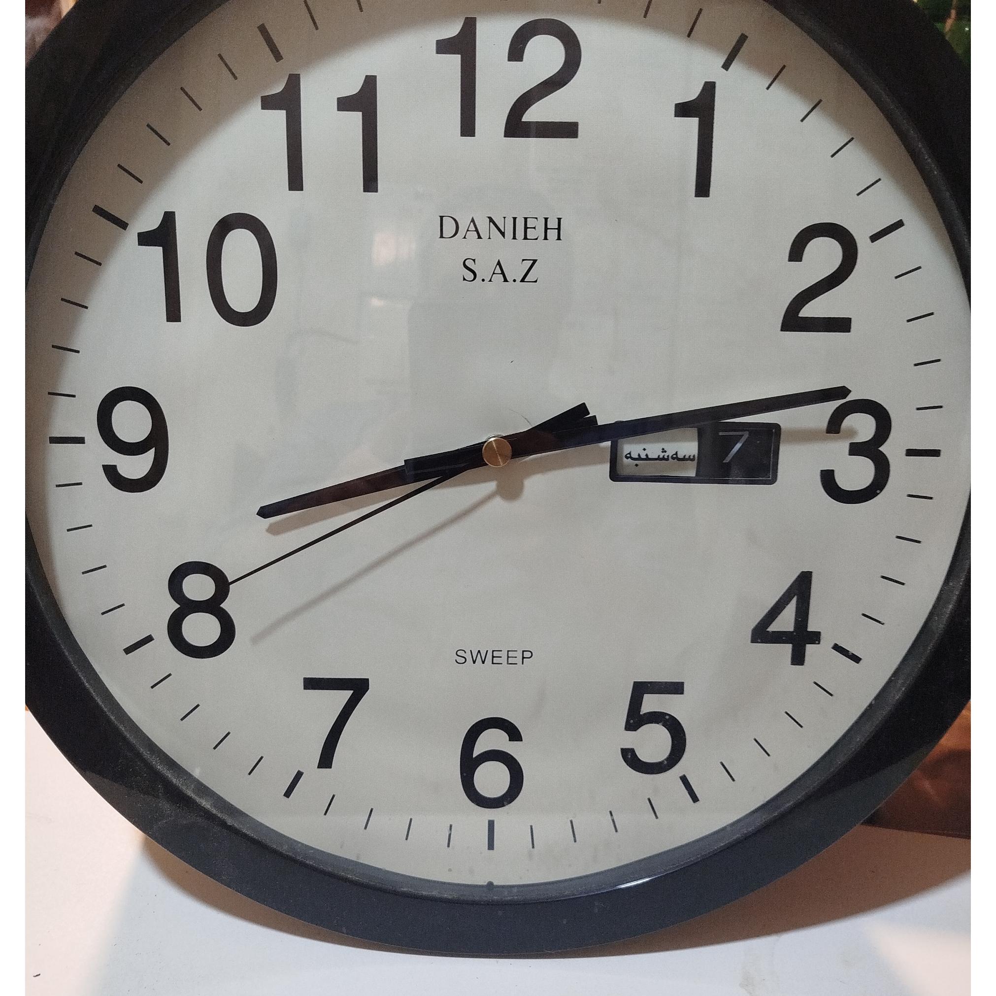 ساعت دیواری صفحه سفید