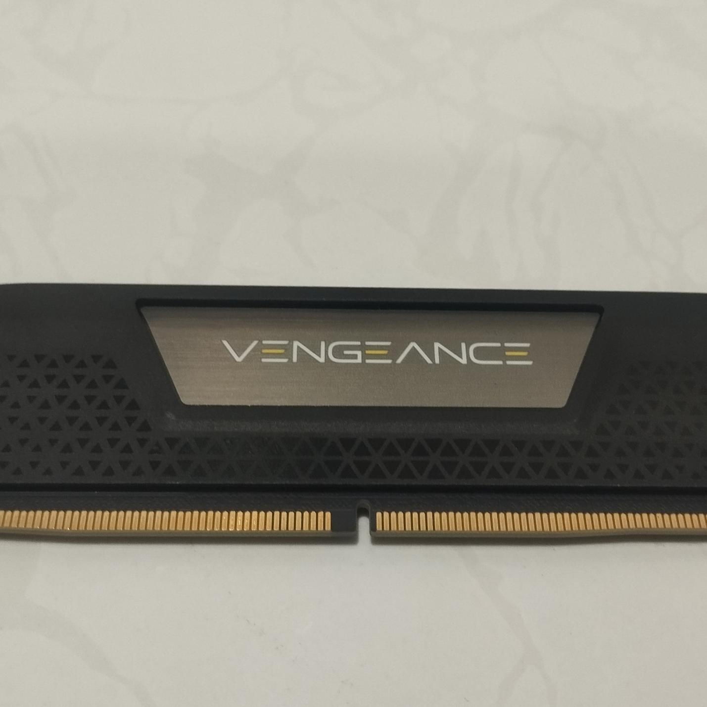 رم کورسیر 16 گیگ DDR5 باس 5600