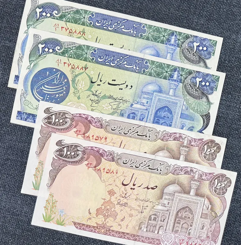 جفت بارگاهی 200 ریال ف پهلوی و 100 ریال بنی صدر