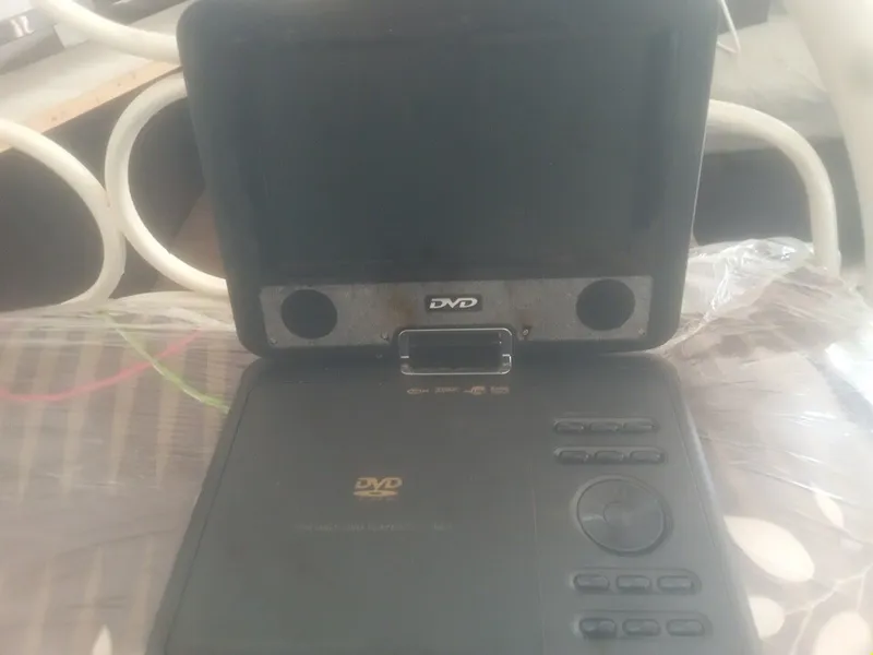 دستگاه پخش دی وی دی مانیتور دار