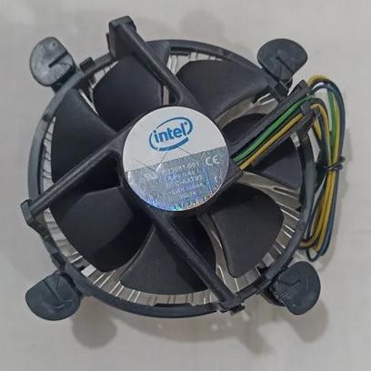 فن cpu 775 اورجینال باکس واقعا درحدنو