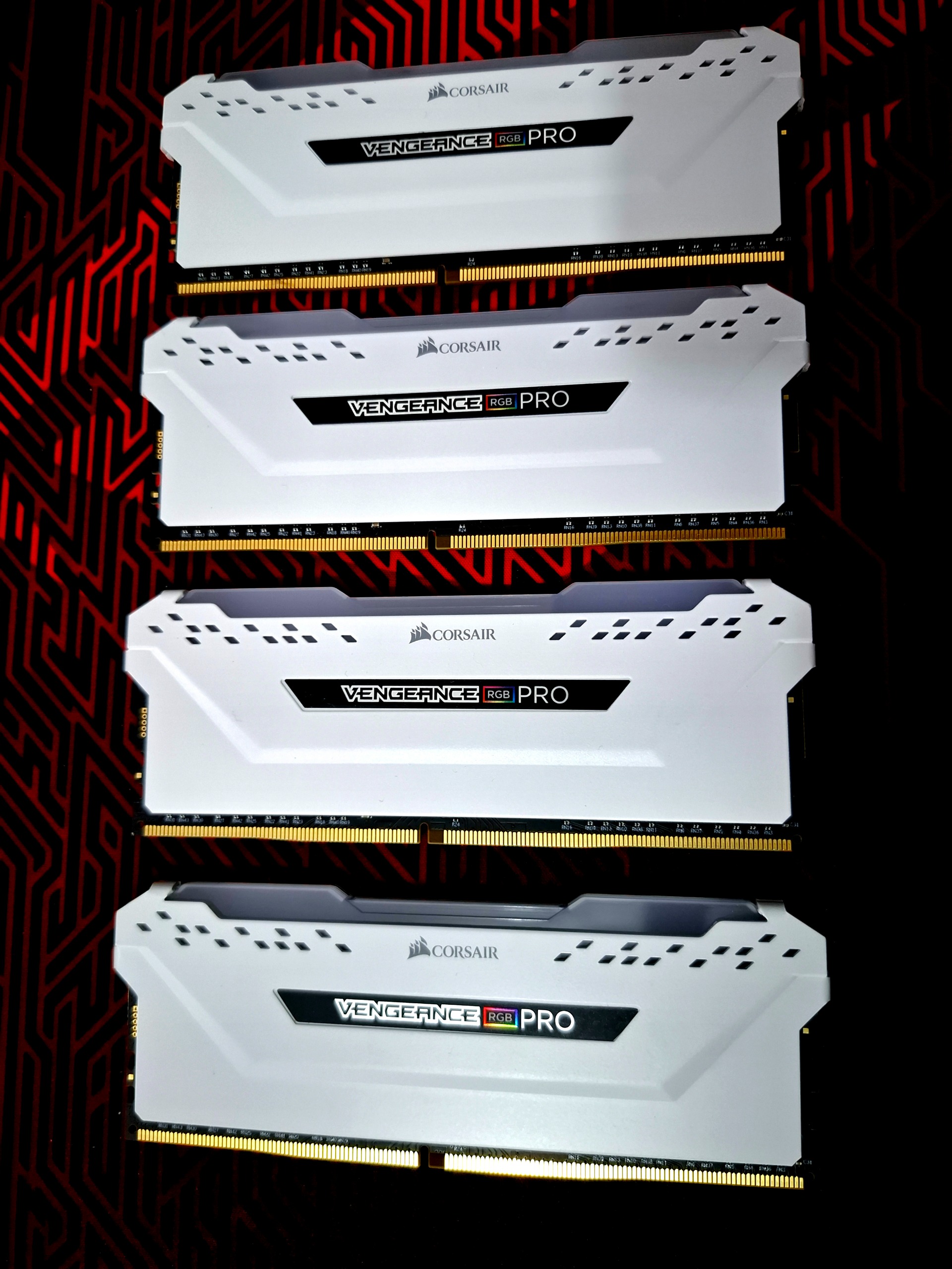 رم DDR4 Corsair 2×16G 3200 RGB سفید