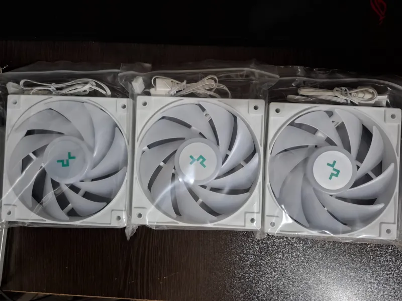 1 عدد فن کیس و رادیاتور Deepcool سفید ARGB