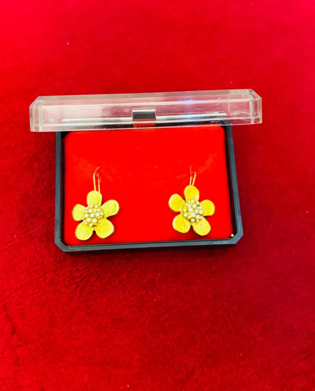 گوشچسب طلا آمریکایی طرح گل