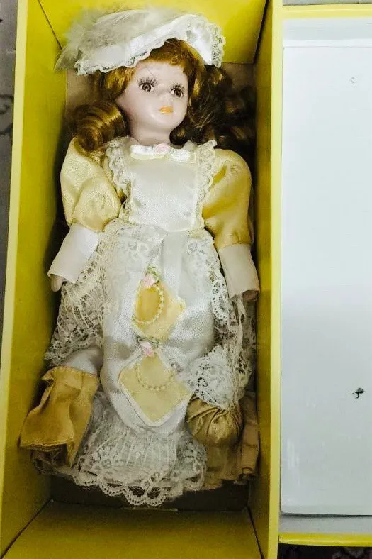 عروسک لیدی خارجی سایز متوسط