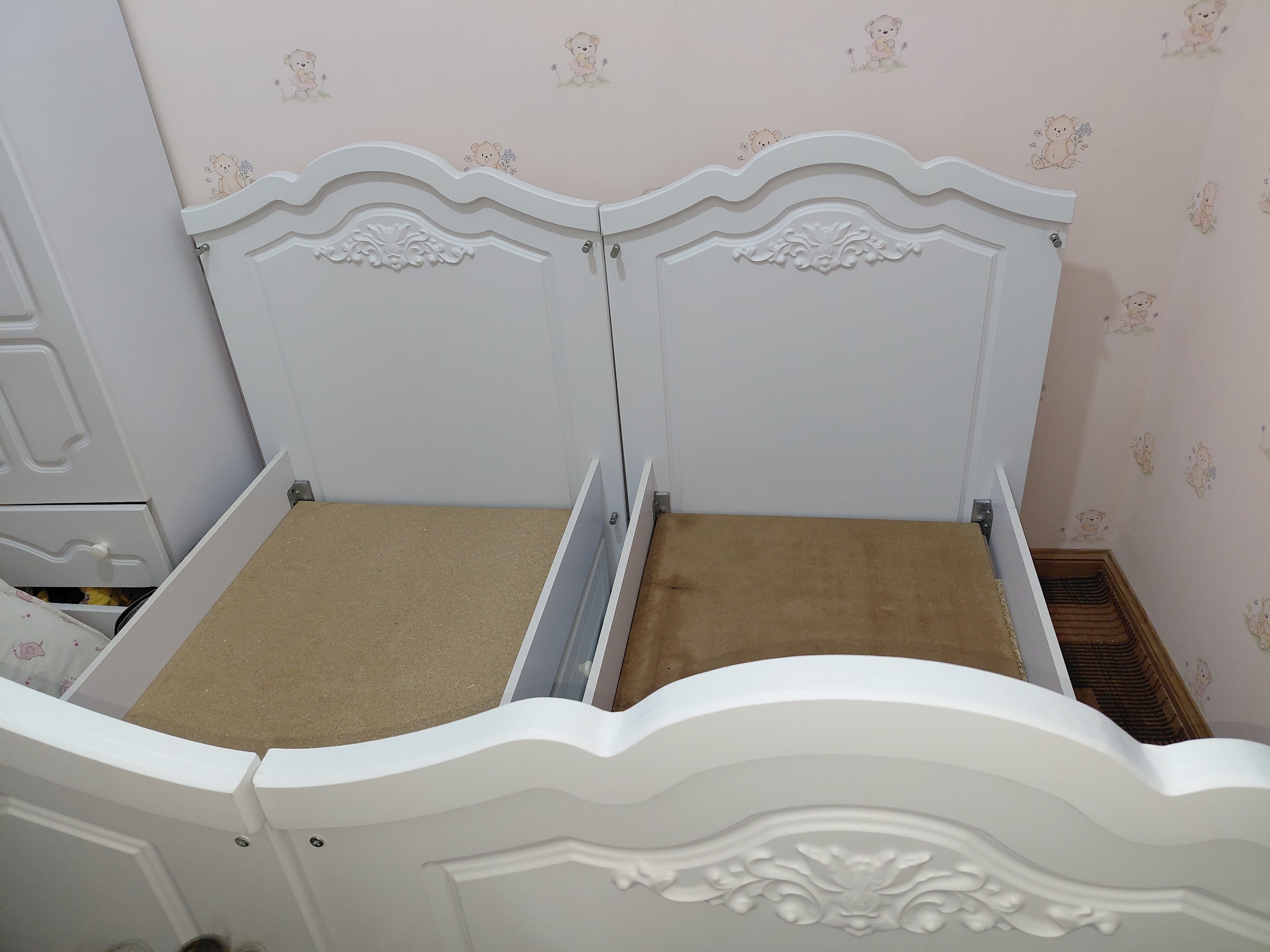 دو عدد تخت کودک همراه توشک