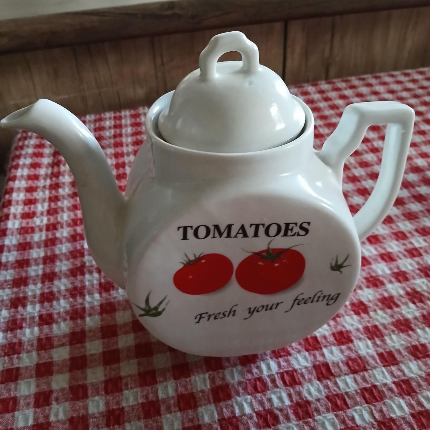 قوری قدیمی گل گوجه ای