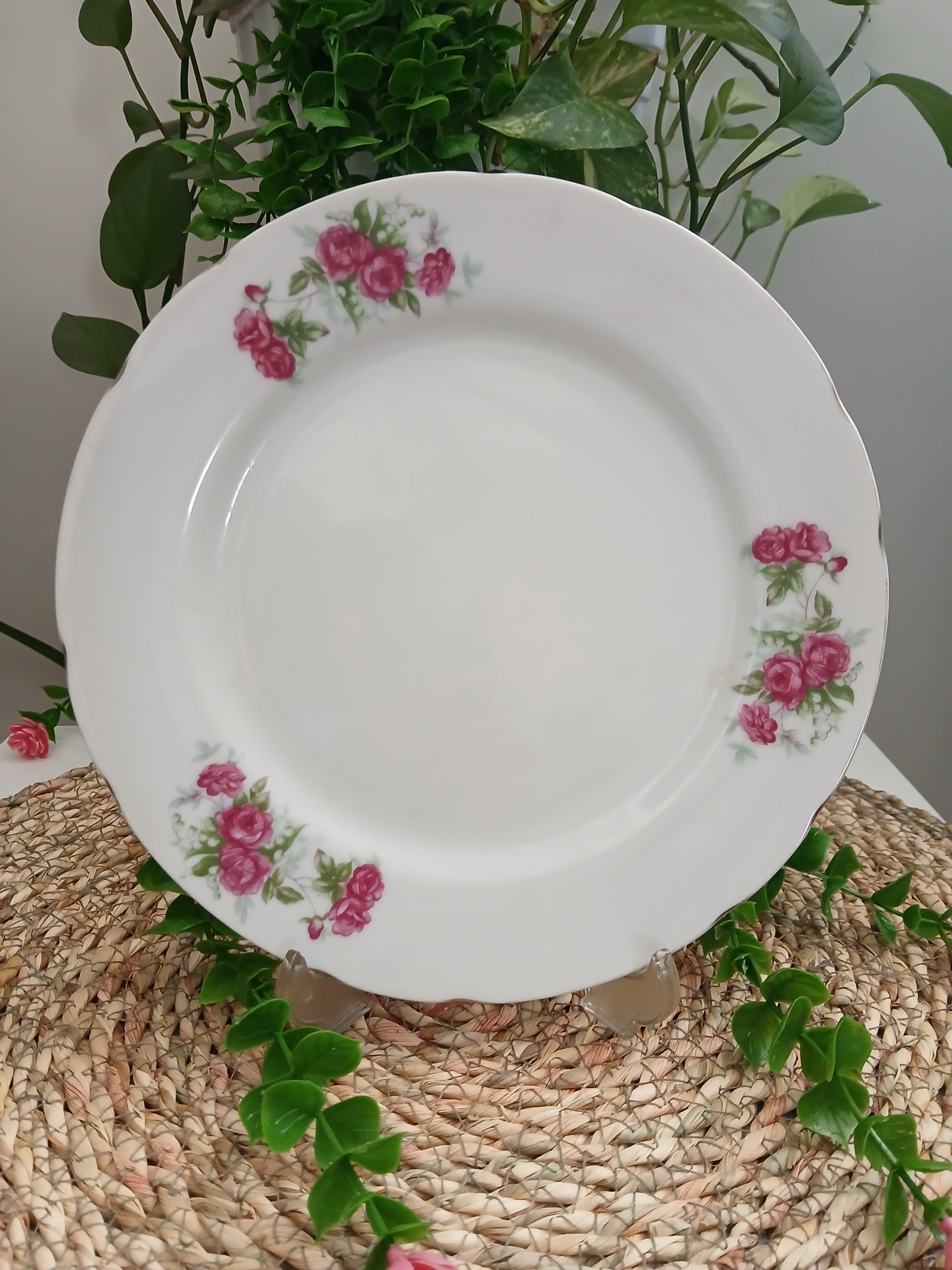 بشقاب قدیمی گل سرخی